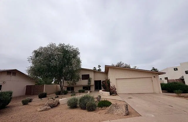 4 bed, 3.5 bath, 2360 sqft, $2,800 — Photo 2