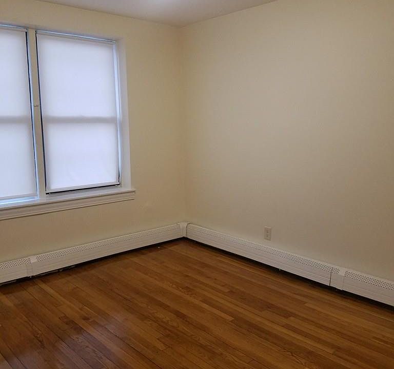 2nd image of 9 Victory Rd APT 14