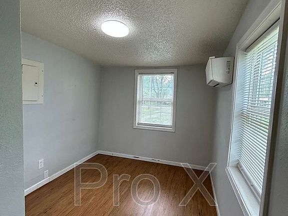 5th image of 105 W Jefferson St #A