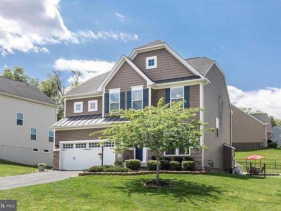 3rd image of 36 Rockdale Dr