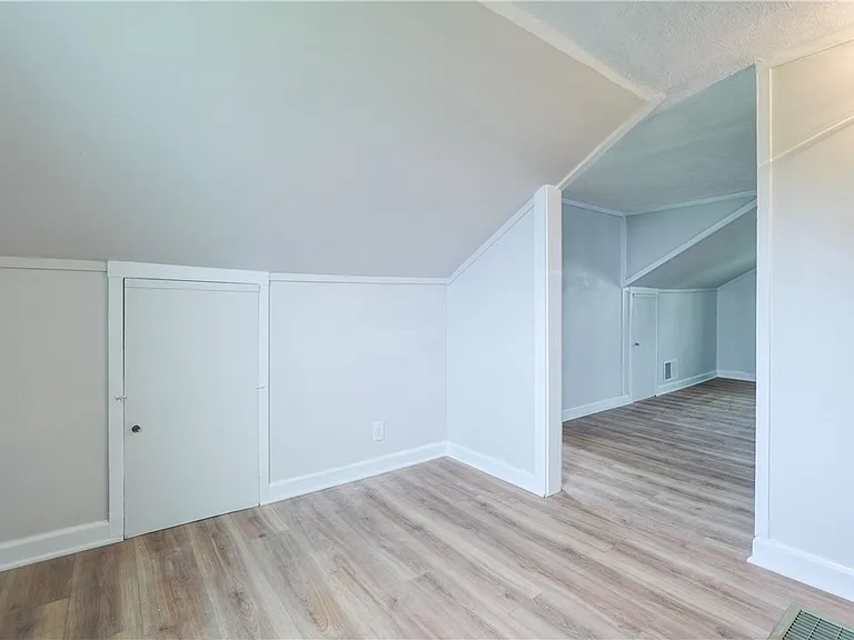 904 Lake Rd — Photo 22