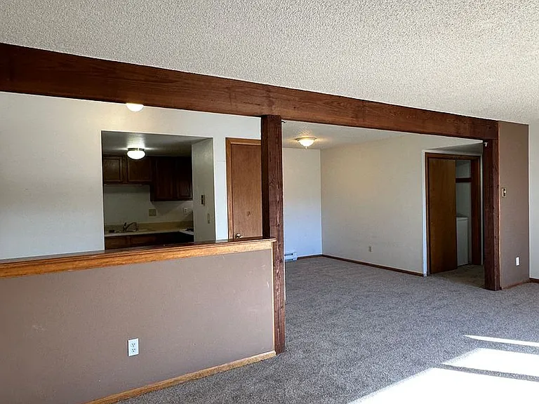 759 W 24th St — Photo 3