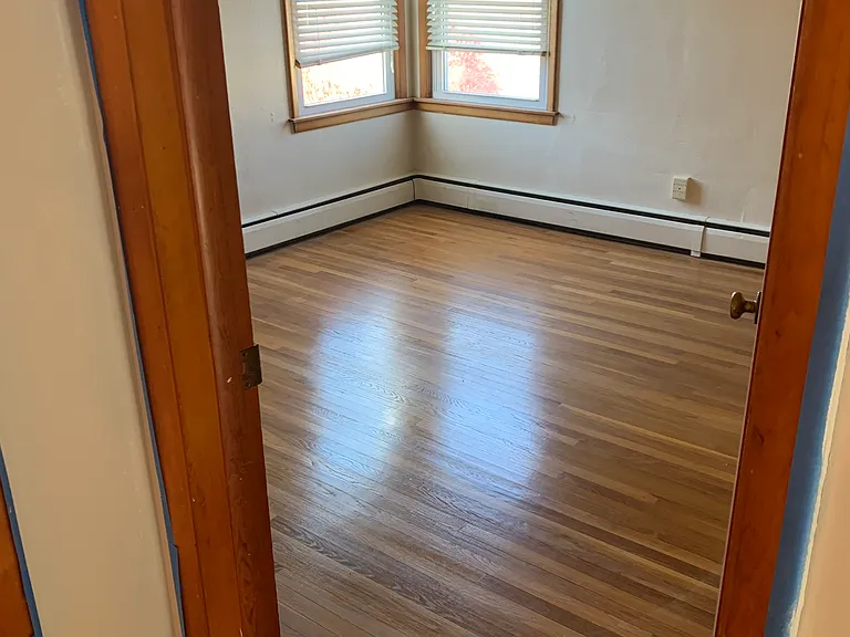565 E Division St #4 — Photo 8