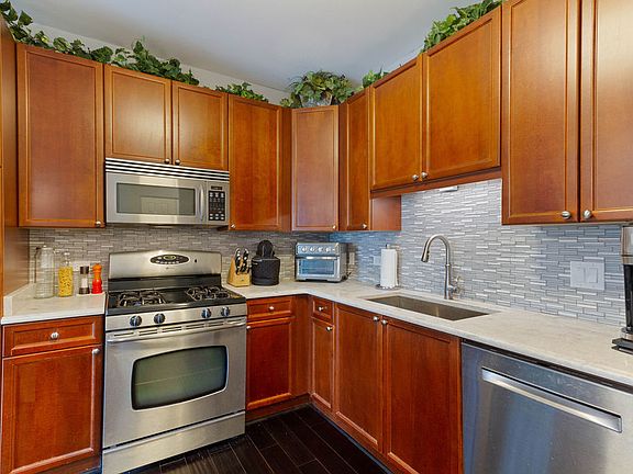 4th image of 145 S York St Unit 314