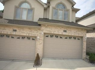 8832 S Roberts Rd, Hickory Hills, IL 60457