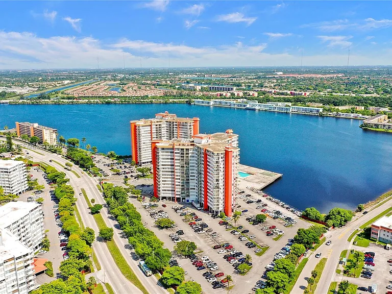 1301 NE Miami Gardens Dr #1113W — Photo 3