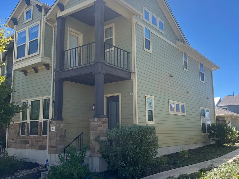 2707 Zach Scott St — Photo 1