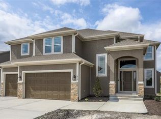 822 Cindy Ln, Raymore, MO 64083