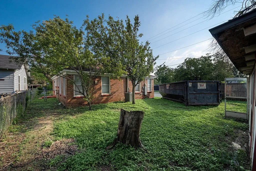 Building Photo - 3540 Burton Ave #B