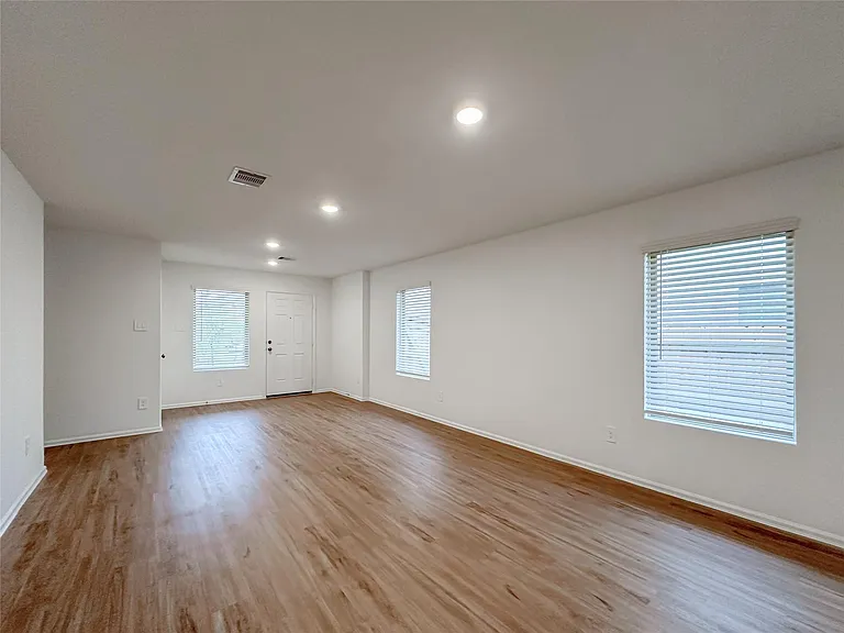 1515 Las Cuevas Dr — Photo 8
