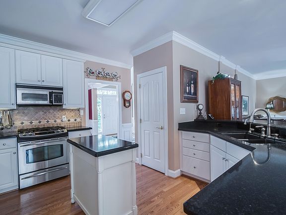 4th image of 8900 Whipps Cross Ct