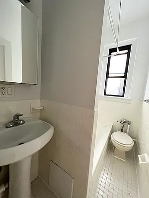 Rented by City Connections Realty | media 10