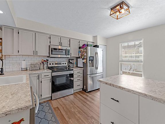 5th image of 227 Mountain Dr