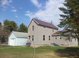 976 Main St, Lake Linden, MI 49945