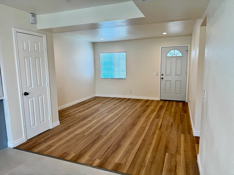 9855 Almeria Ave — Photo 7