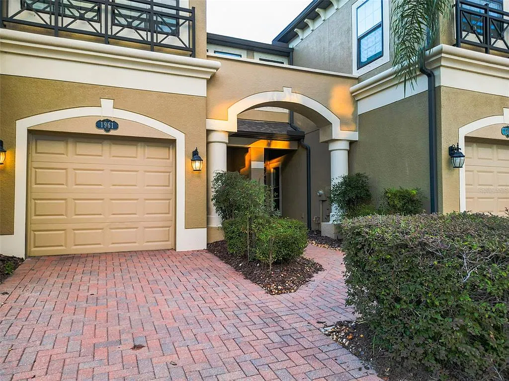 3 bed, 2.5 bath, 1637 sqft, $2,500 — Photo 4