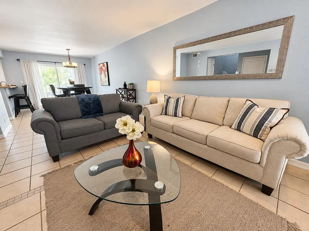 2 bed, 2.5 bath, 1200 sqft, $2,150 — Photo 2