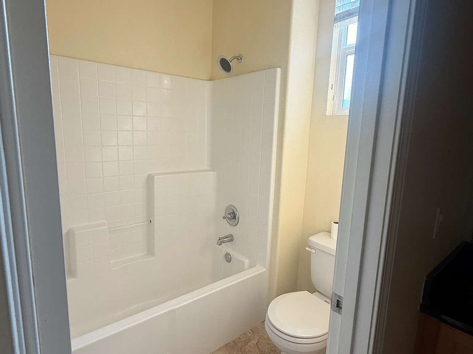 3 bed, 1827 sqft, $3,700 — Photo 4
