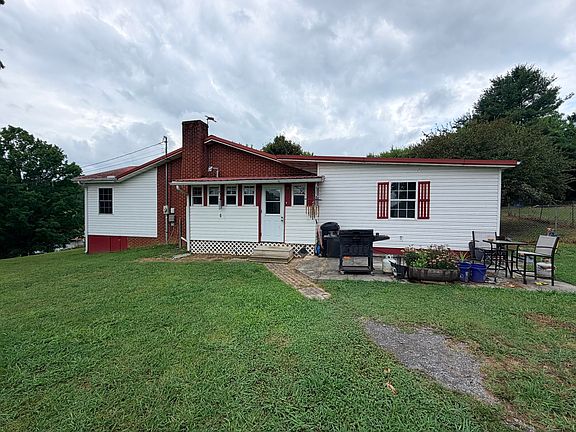 3rd image of 752 Warford Rd