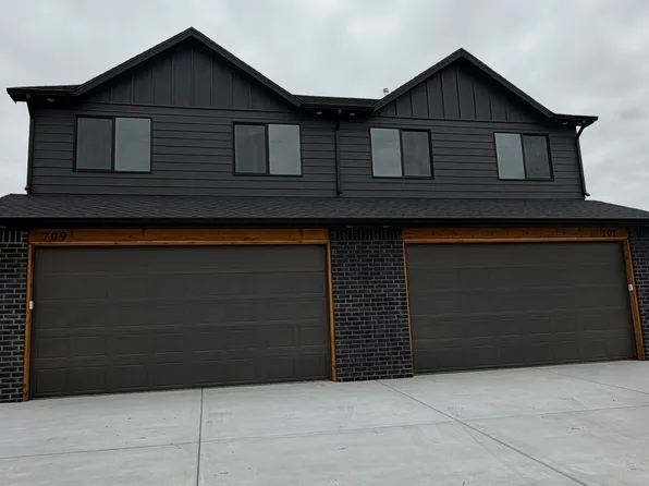 707 E Briarbrook Ln, Valley Center, KS 67147