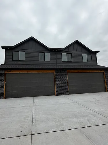 707 E Briarbrook Ln Photo 1