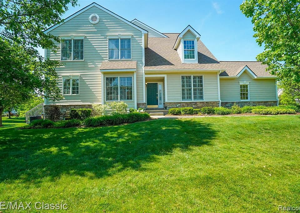 1st image of 26389 Fieldstone Dr