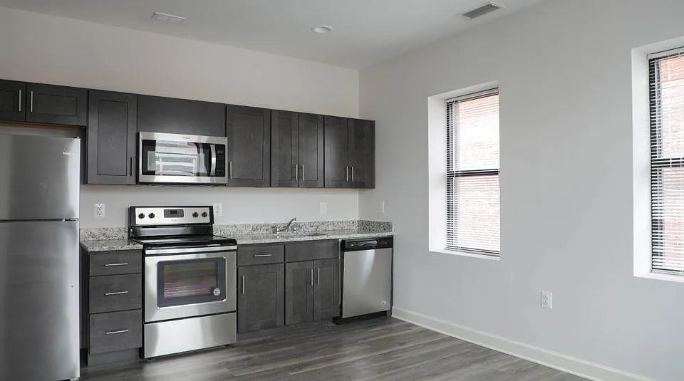 405 W Redwood Apartments — Photo 1