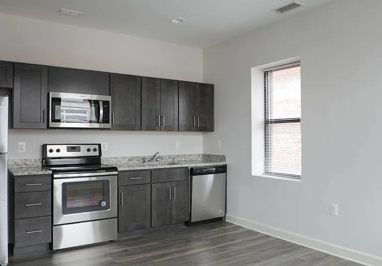 405 W Redwood Apartments — Photo 1