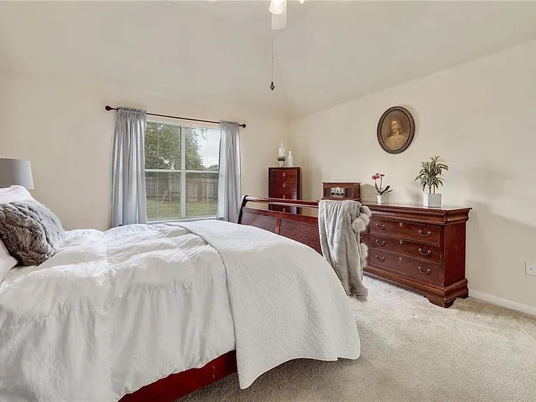 107 N Pauley Dr — Photo 5