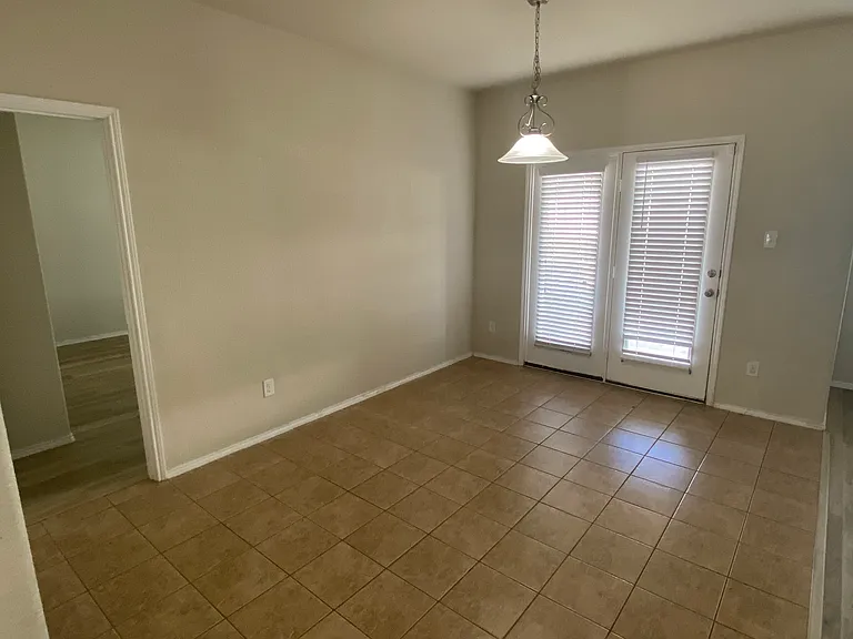 9145 Blackstone Dr — Photo 7