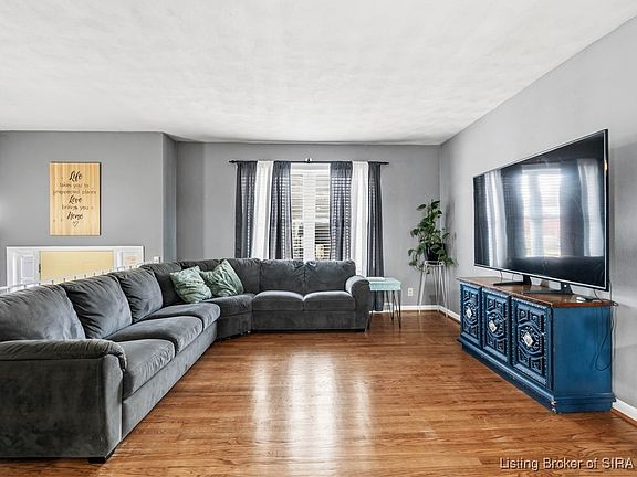 2nd image of 2414 Harris Court