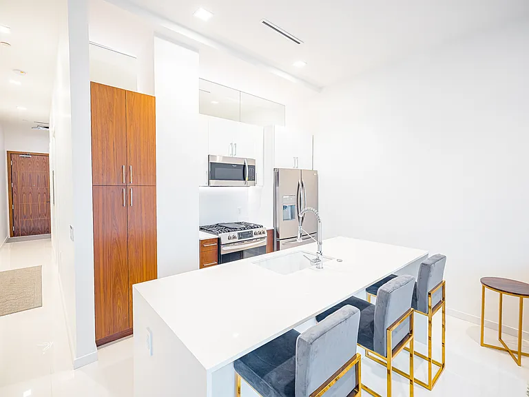 400 Old Woodward Ave #306 — Photo 12