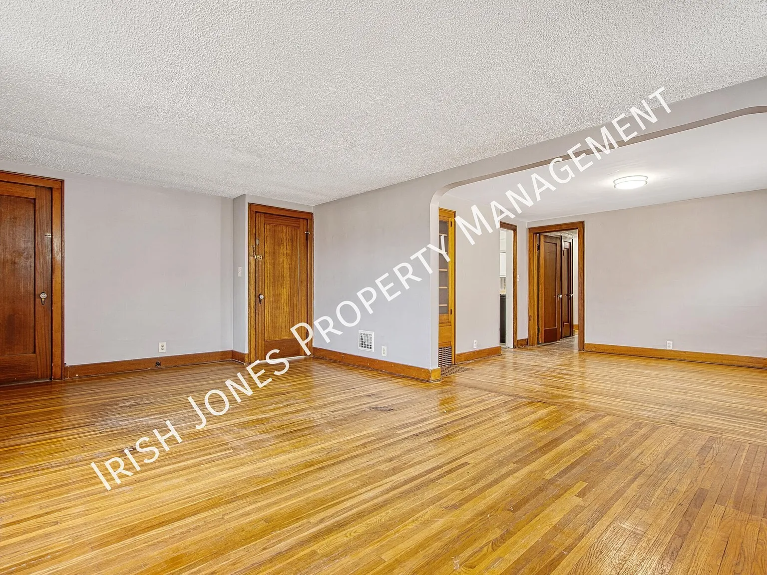 3 bed, 1000 sqft, $1,550 — Photo 4