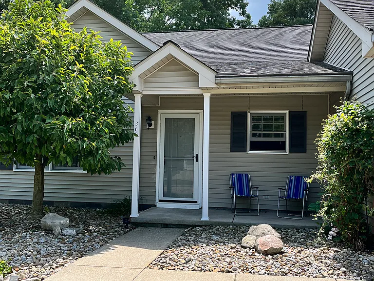 360 Arbor Ct — Photo 3