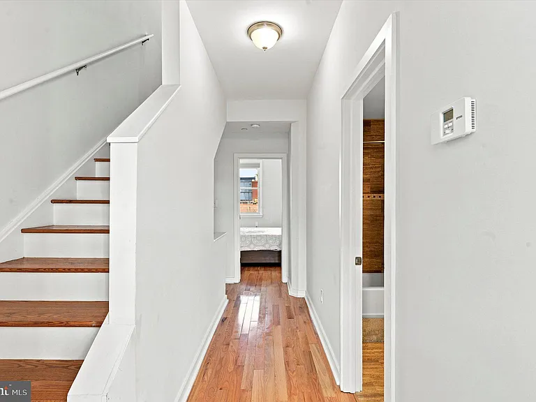 2719 Cambridge St — Photo 23