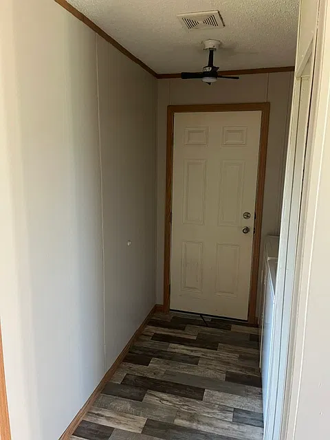 3 bed, 952 sqft, $1,215 — Photo 2