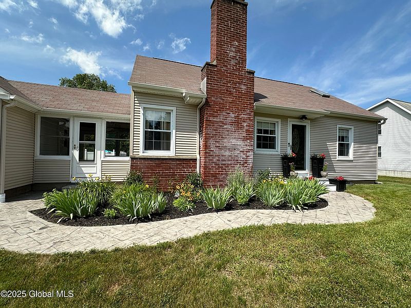 4th image of 12 Spruce Street
