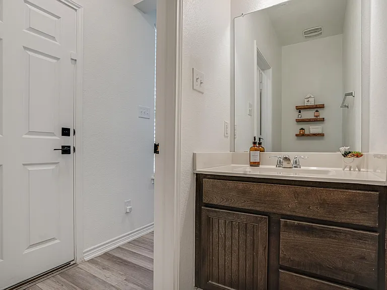 1806 Overlook Bnd — Photo 5
