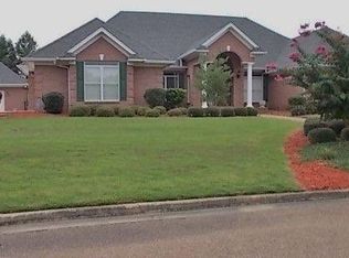 250 Glenlake Dr, Grenada, MS 38901
