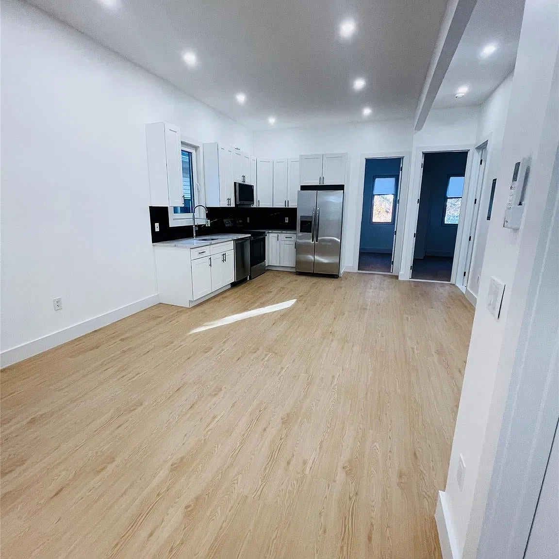 4 bed, 2.0 bath, 2024 sqft, $3,700 — Photo 3