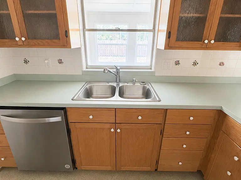 Gladesview Dr — Photo 9