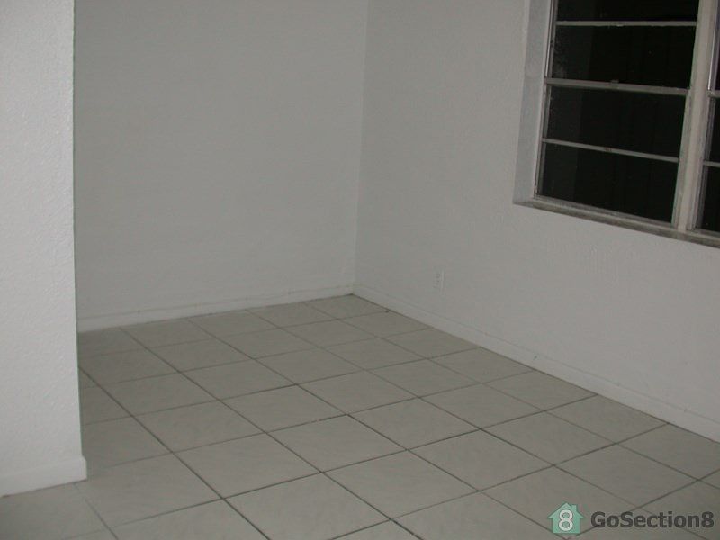 1st image of 640 SW 16th Ave APT D