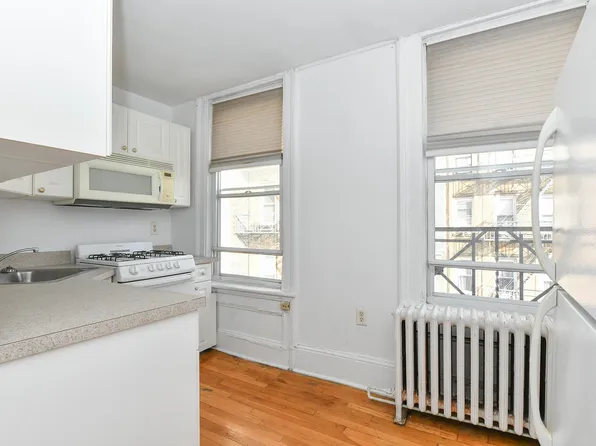 409 Bloomfield Street image 3 of 14