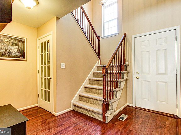 5th image of 110 Hillcourt Dr