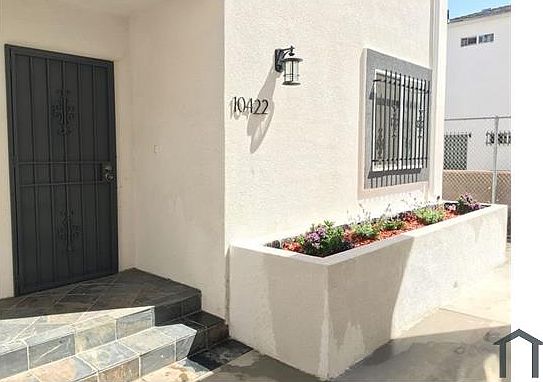 2nd image of 10420 1/2 S Figueroa St