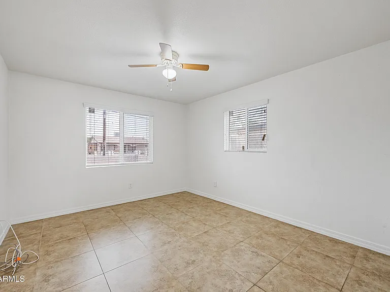 4115 N 18th Dr — Photo 10