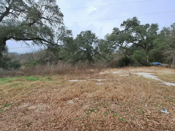 109 Folz St, Snook, TX 77878