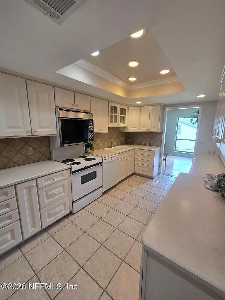 10014 Leisure Ln N — Photo 1