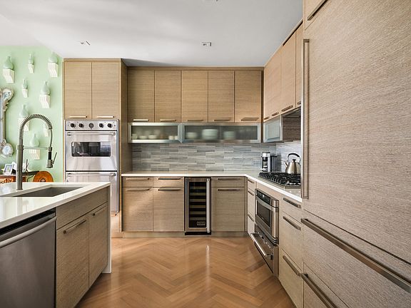 4th image of 400 W 12th St APT 9B