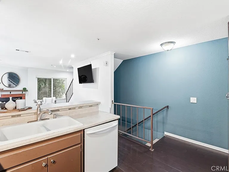 334 S Walnut Ave #D-11 — Photo 5